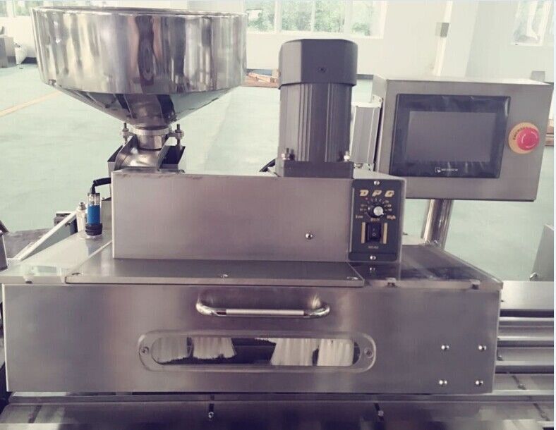 Fully Automatic Blister Packing Machine With Auto Vibration Disco Brush Feeder