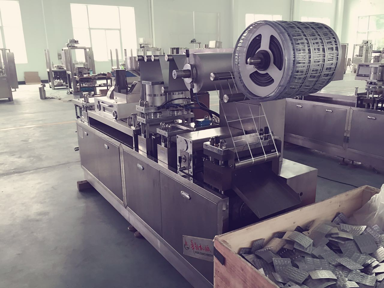 Full Automatic Blister Forming Flat Type Aluminum Plastic Blister Packing Machine